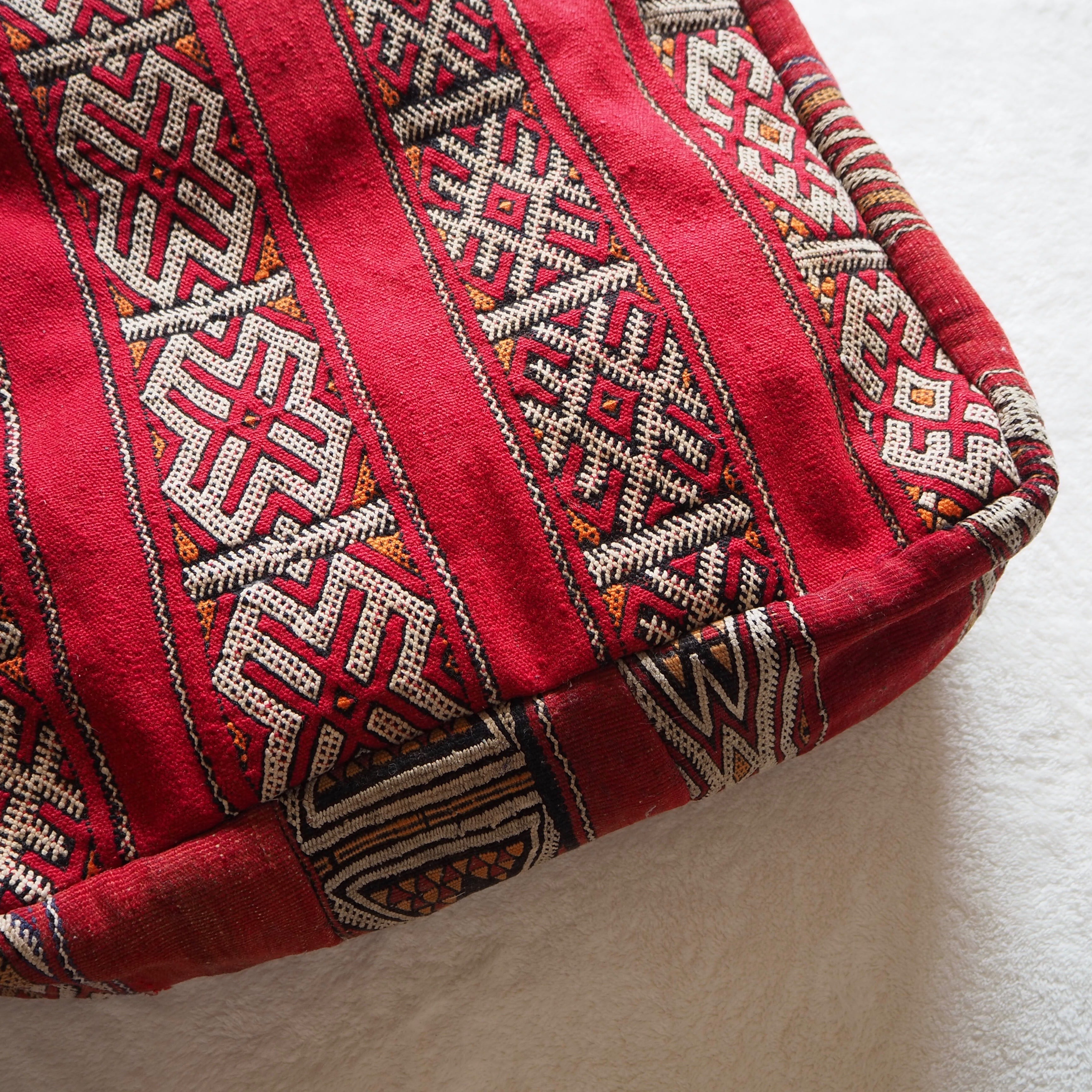 モロッコオールドキリムプフ　Red A kilim pouf / モロッコ オールドキリム プフ レッド | tadekui