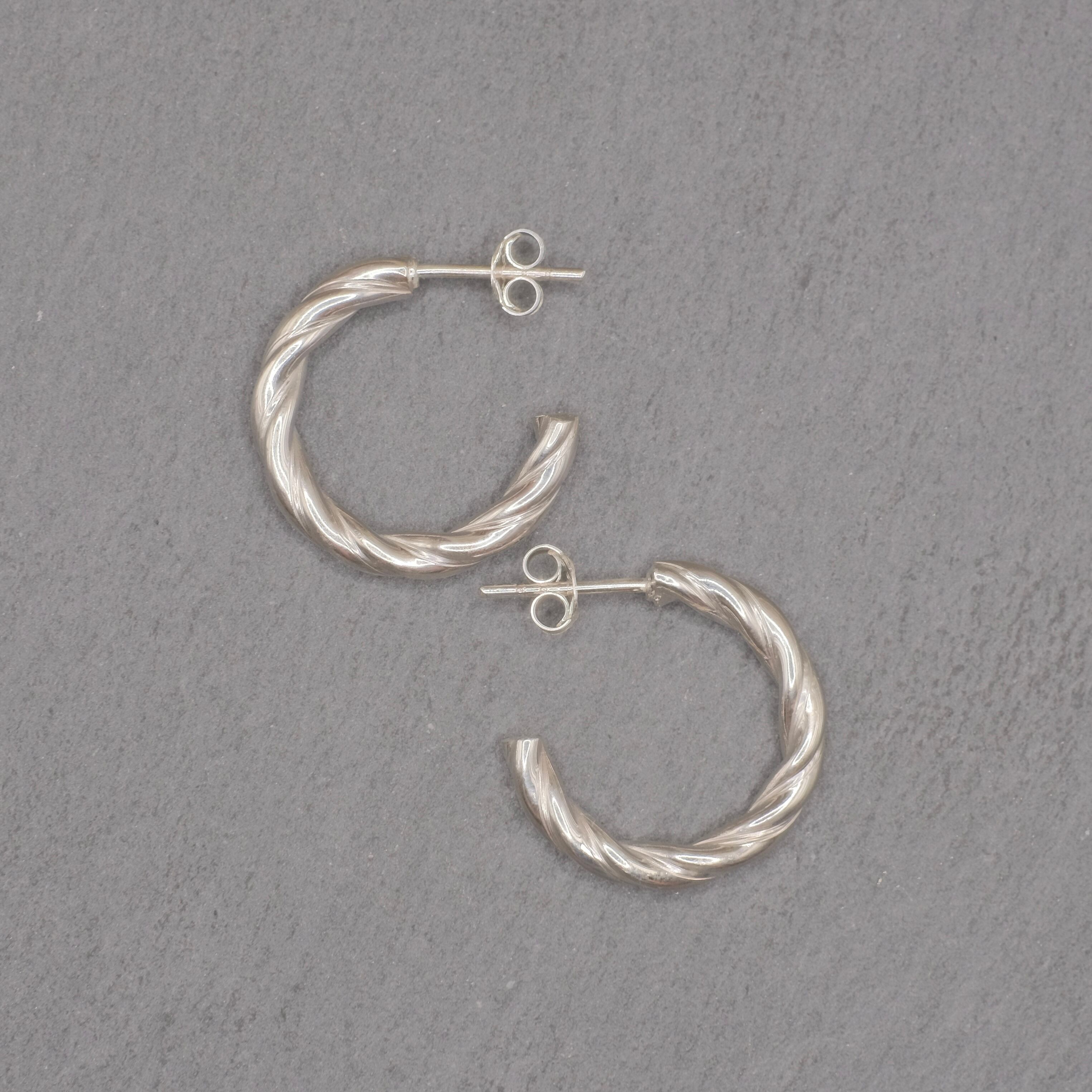 シルバー925 Silver ツイストフープピアス/軽研磨仕上げ/両耳