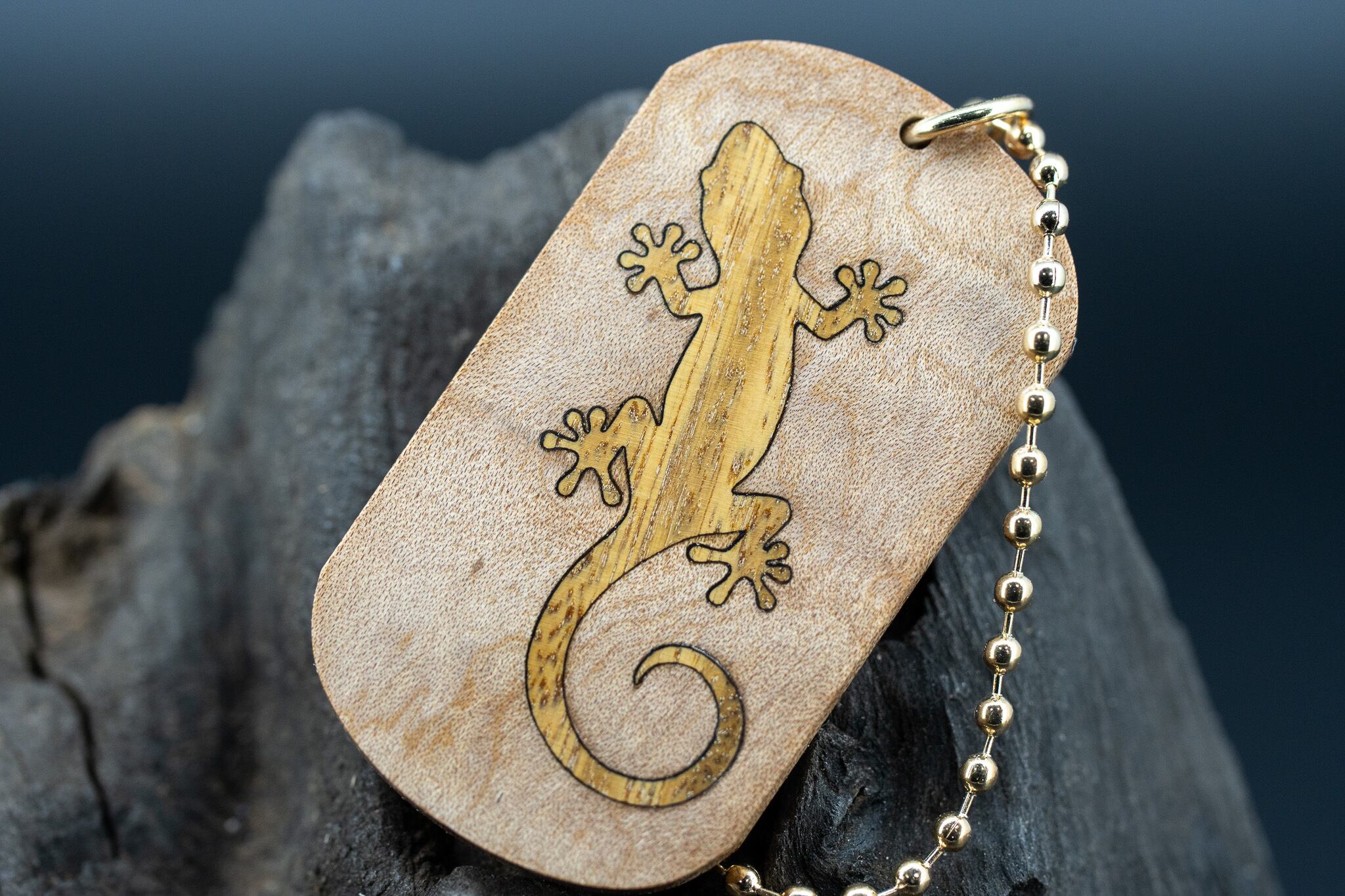 【カナダの象徴】ハードメープル ドッグタグ 象嵌 木登りトカゲ