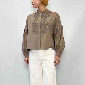 MARILYN MOON マリリンムーン diamond tuck embroidery modern blouse 4264-150 2026秋冬新作 [送料無料]