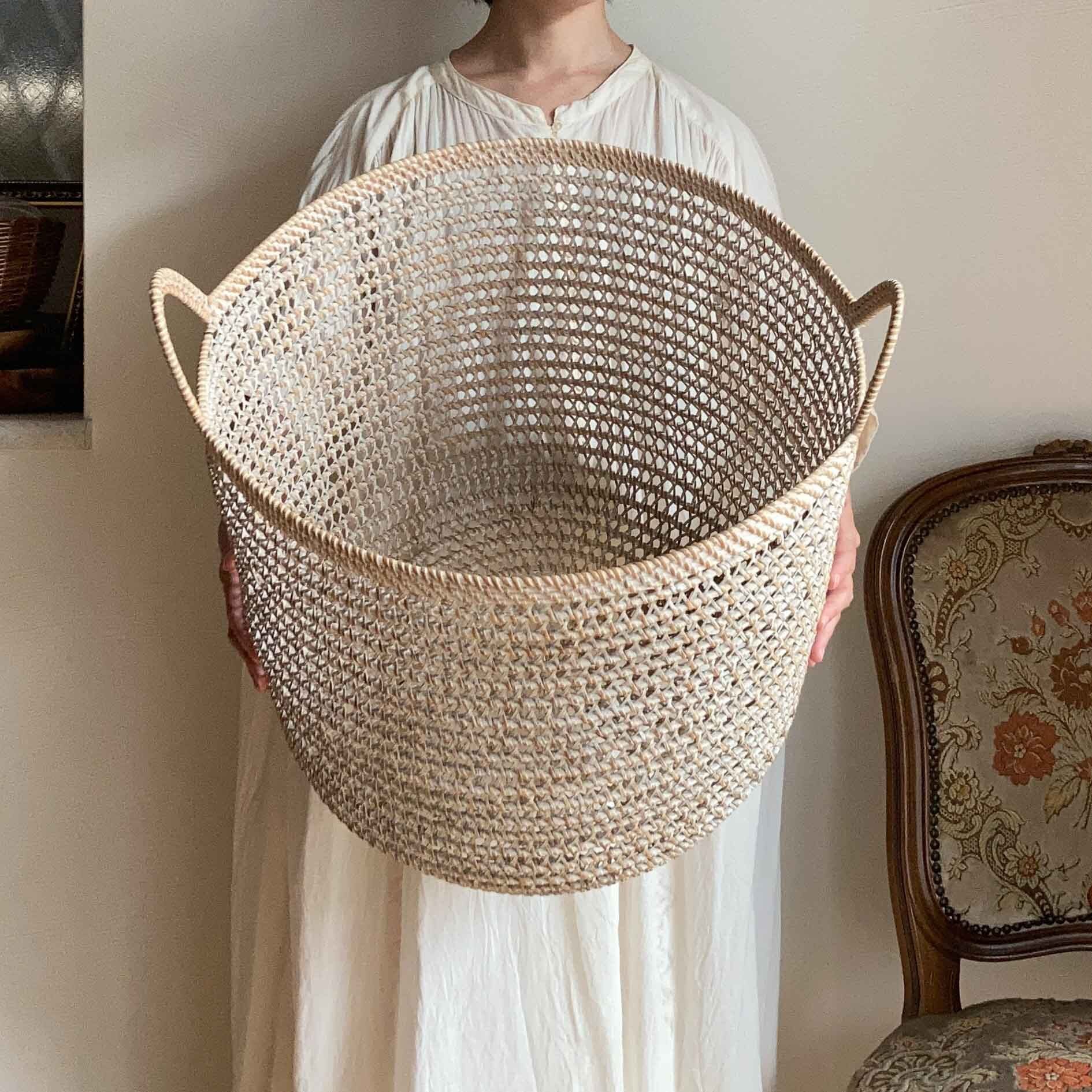 取手がついたラタンのかご（ホワイトウォッシュL） | かごと雑貨のお店