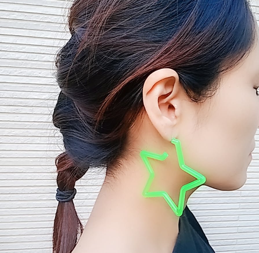 ネオングリーン スターピアス ポップ 星型ピアス 星 アクセサリー