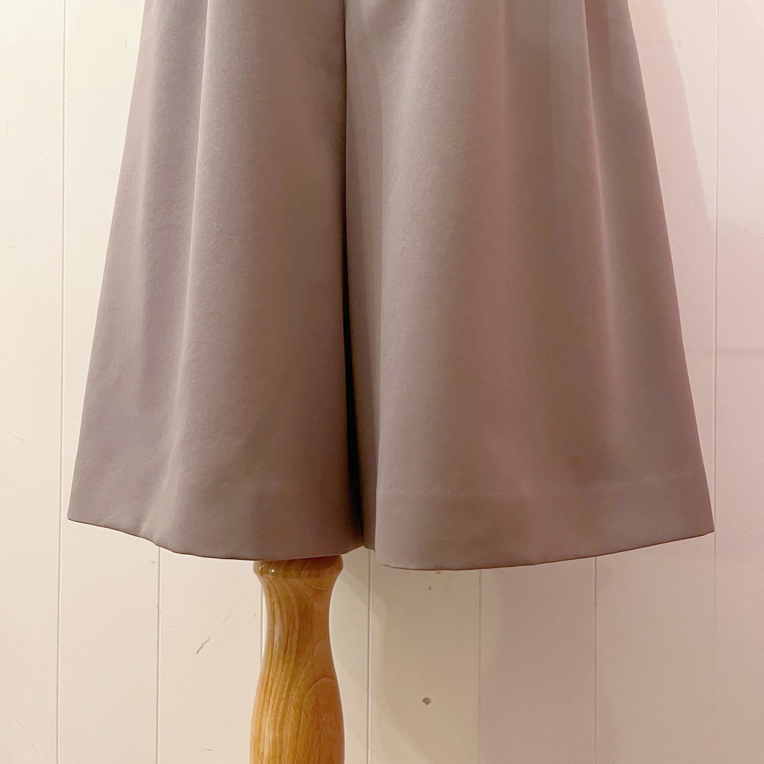 gray beige flare half pants