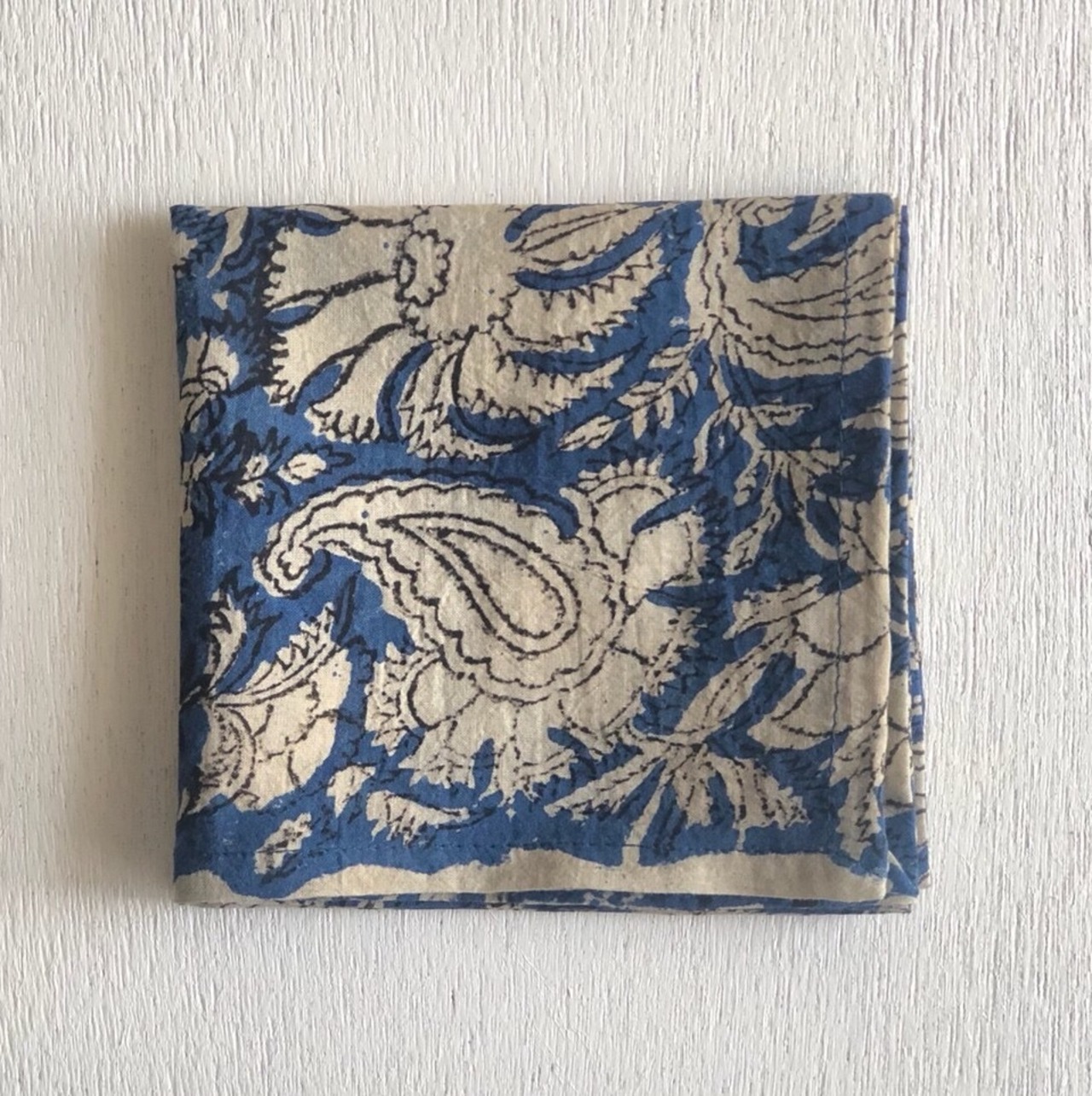 No.01 | インドの木版染めハンカチ | 青 白花