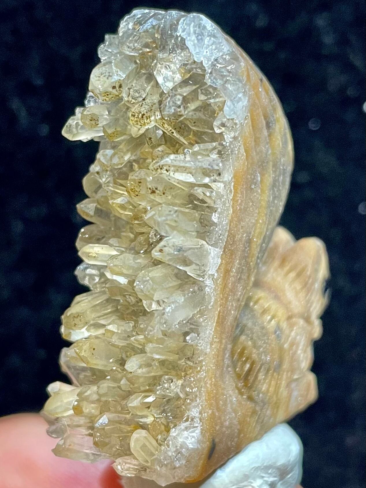 水晶 クラスター リス モチーフ B 水晶クラスター「リス」彫刻