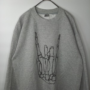 ギルダン　クルーネック　スウェット　トレーナー　スカルプリント　グレー