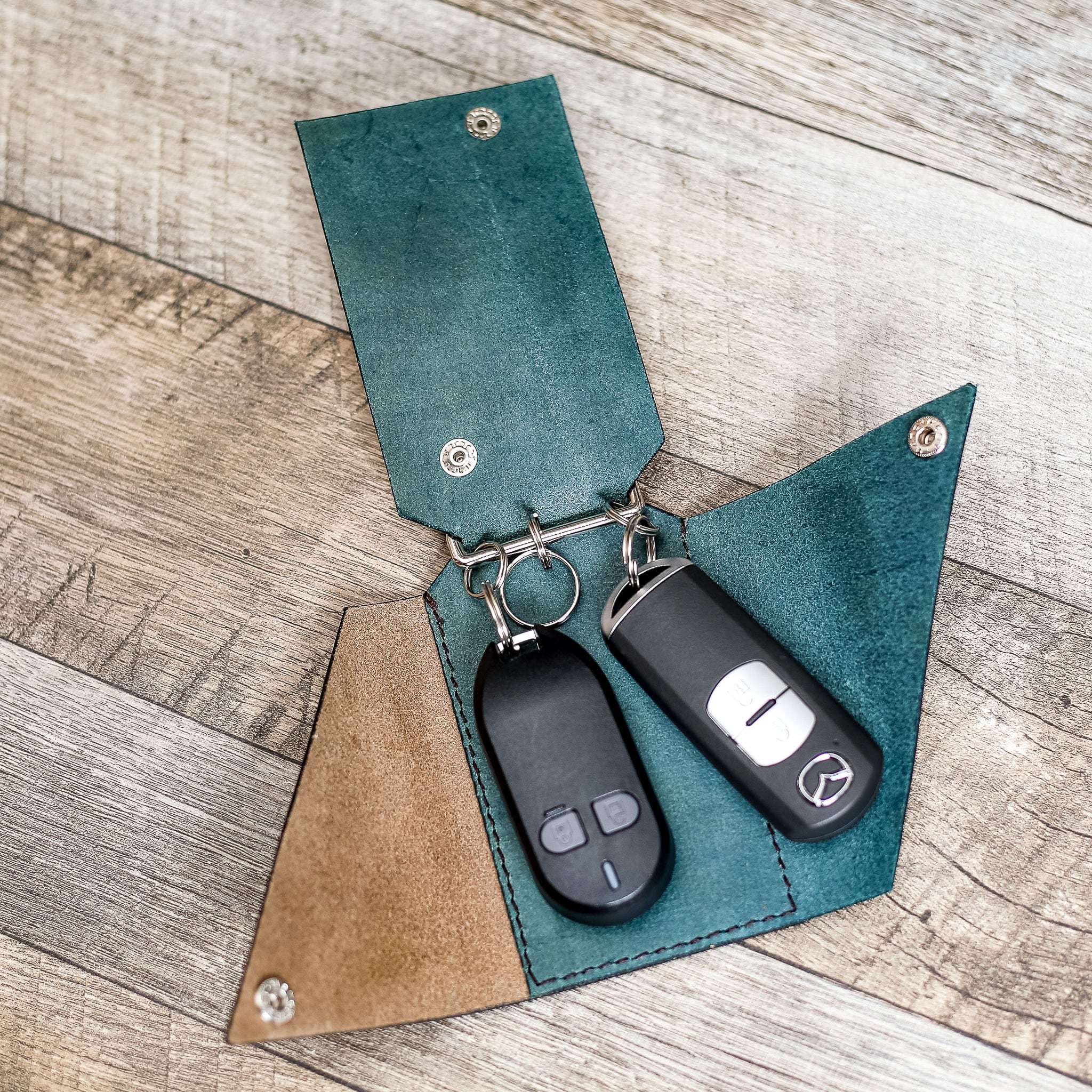 スマートキー2つ収納》スマートキーケース | Cwith Leather（シー
