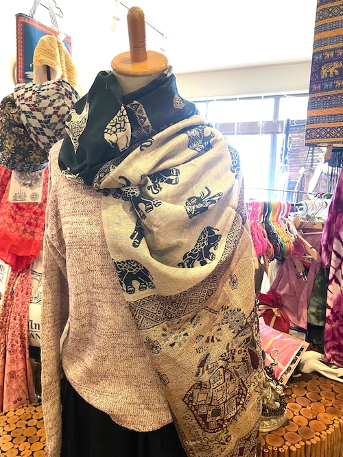 ストール 大判ストール 上品 柔らかい 光沢 リバーシブル リバーシブルストール 春 夏 秋 冬 マフラー アジアンストール 柄 エスニックファッション アフリカン エスニック パーティー プレゼント アジアン ゾウ柄  グリーン ベージュ＊ アジアン雑貨 No.18 E