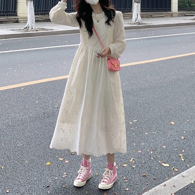 ワンピース レディース ミディアム丈 長袖 レース 刺繍 かわいい 大人可愛い きれいめ 上品 清楚 フェミニン おしゃれ お洒落 お嬢様 ナチュラル こなれ感 ラブリー キュート ガーリー ロマンチック 抜け感 華やか 主役級 存在感 学生 通学 デート お出かけ 女子会 カフェ巡り 街歩き フリーサイズ ゆったり ゆる アプリコット 春 夏 10代 20代 韓国 韓国系 着回し 普段使い 体型カバー ファッション コーデ モテ トレンド 流行 インスタ映え