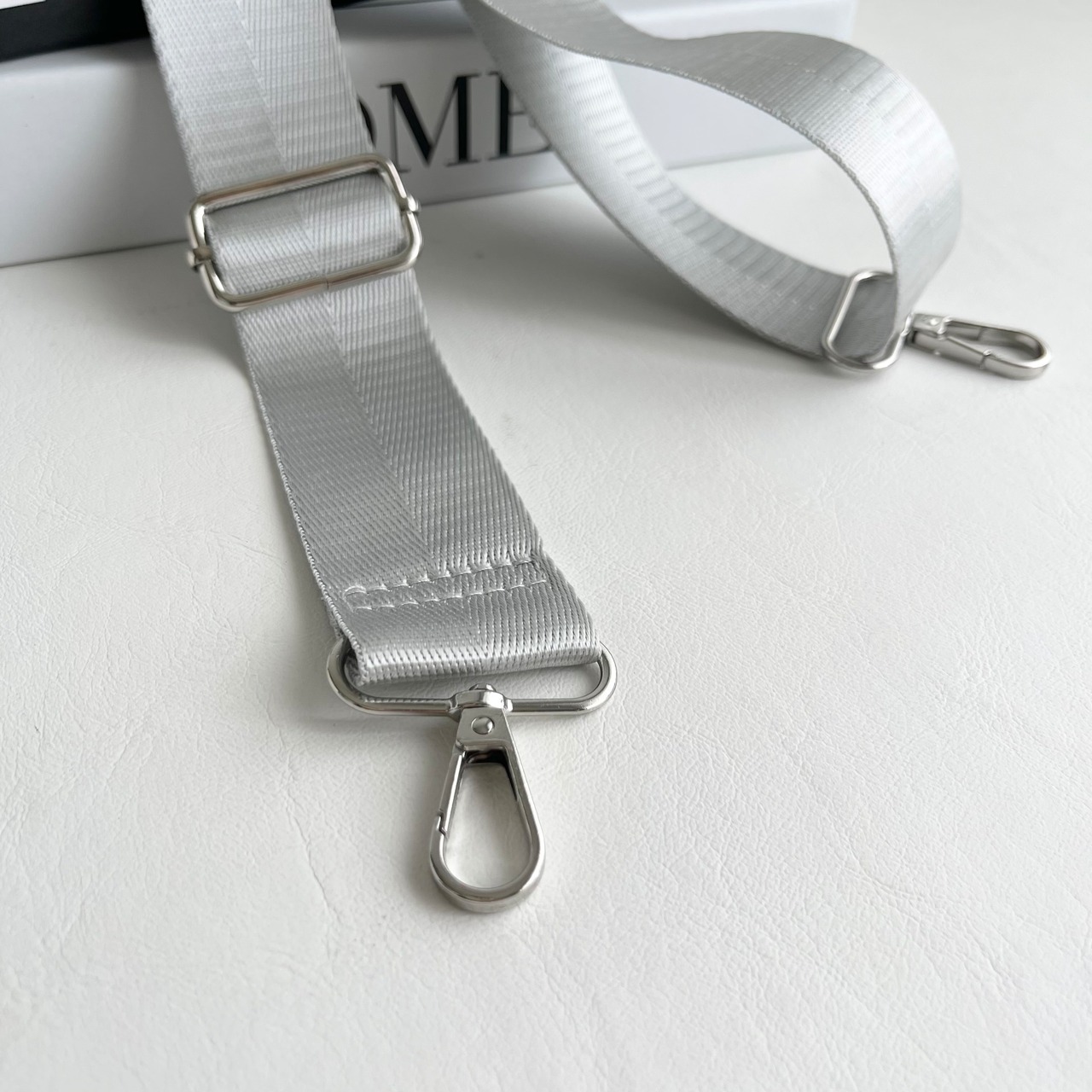 One Handle OVAL Shoulder Strap Bag / SILVER x Silver | meong blue