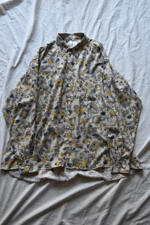 Italy beige base flower pattern shirt