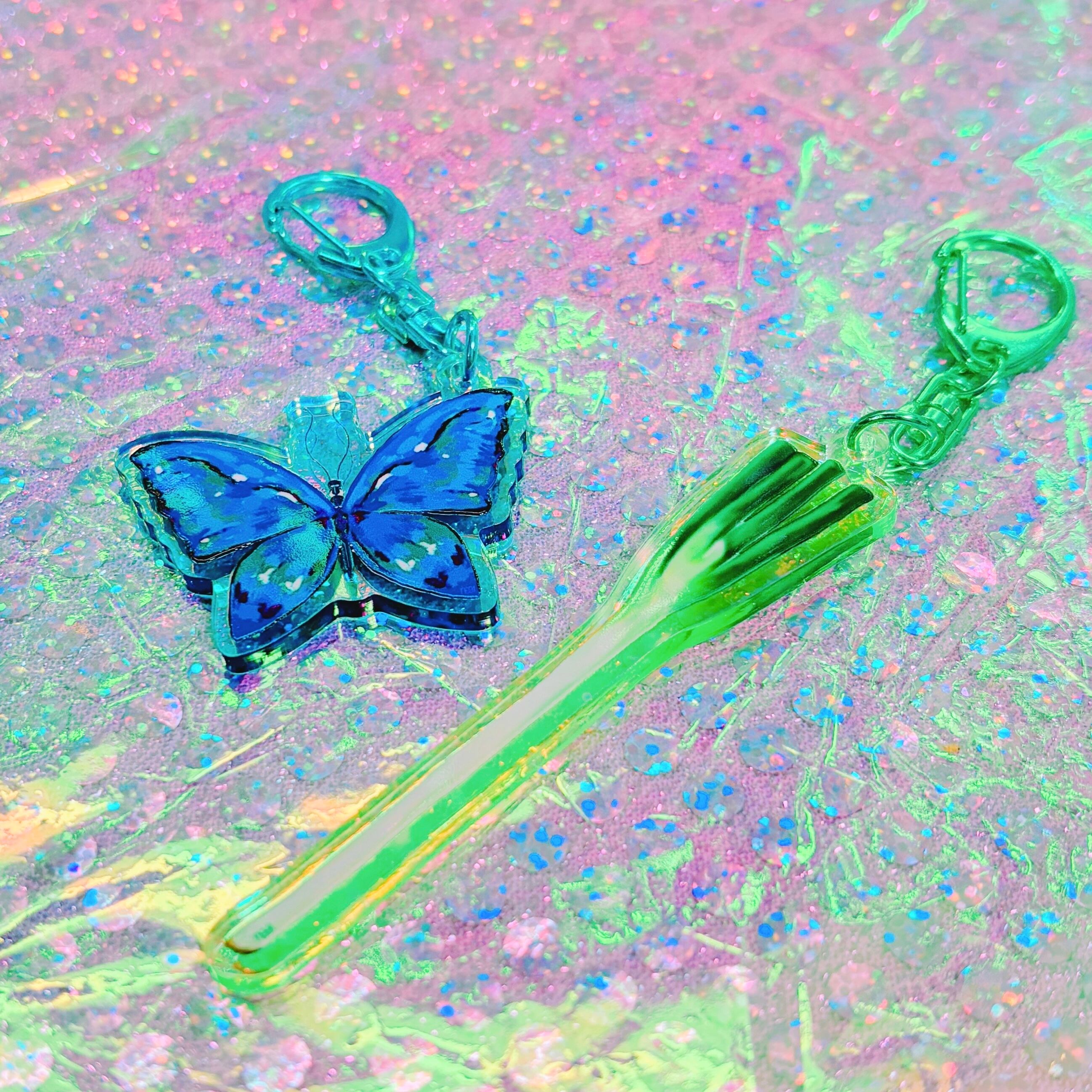 蝶々のオーロラアクリルキーホルダー | naginegi