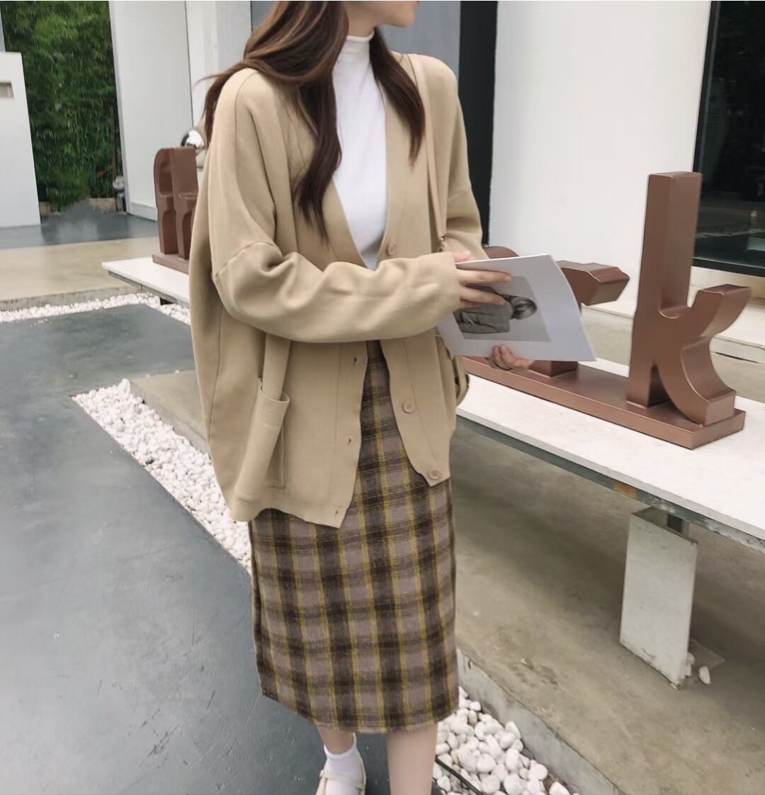 シンプルVネックカーディガン　AJ1050-D008