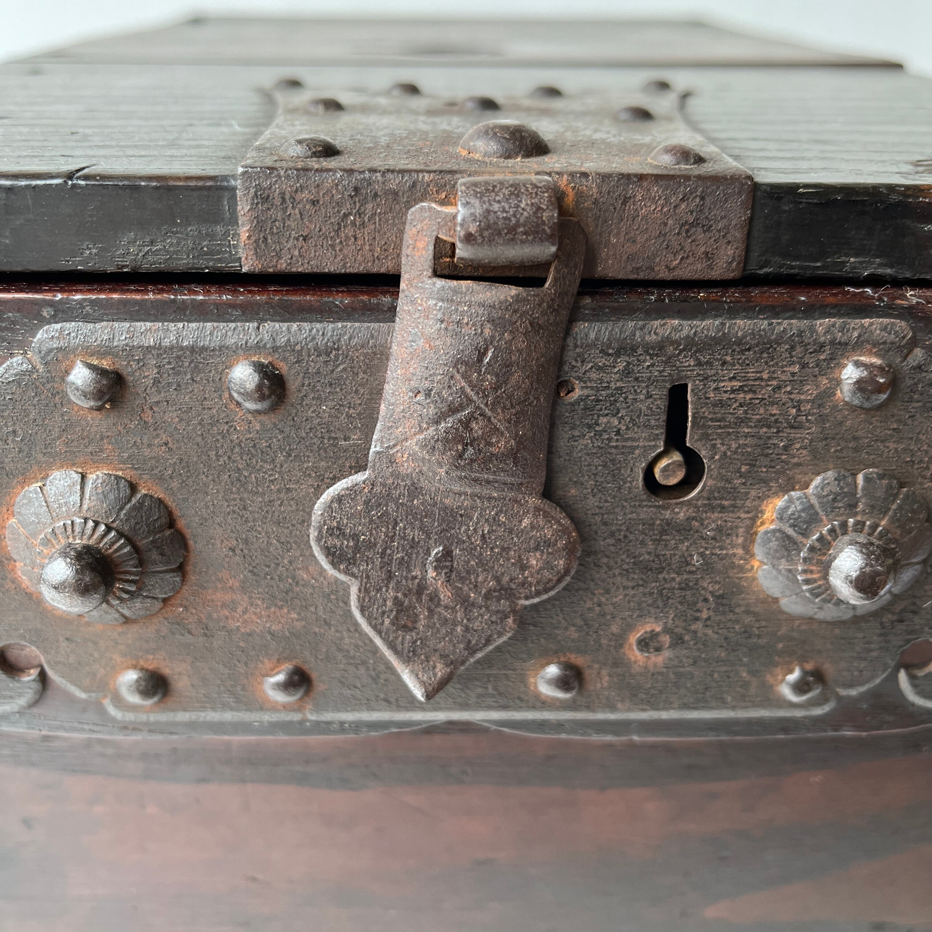 銭箱、古い箱 古い銭箱