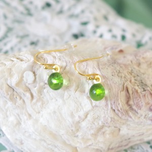 Raindrops │ 揺れる小さなシーグラスのイヤリング／ピアス〈ゴールド〉