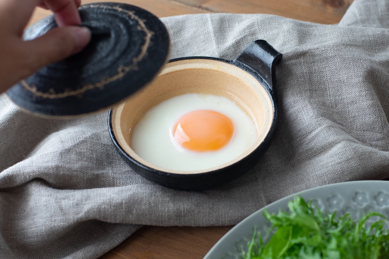 レンジで目玉焼き ベージュ | Kamani | 多治見で営む 美濃焼器のWeb