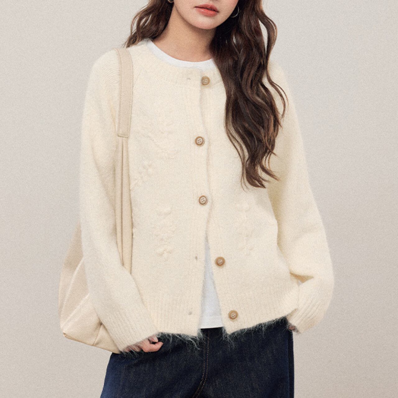 立体モチーフ柄ニットカーディガン a0650