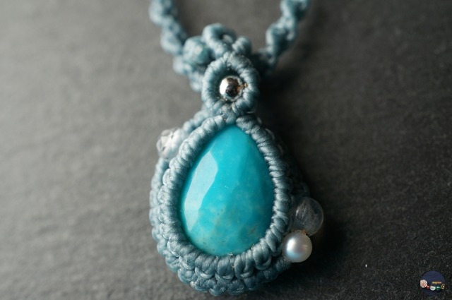 アリゾナ産スリーピングビューティーターコイズのマクラメネックレス（トルコ石）～ 波音 ～