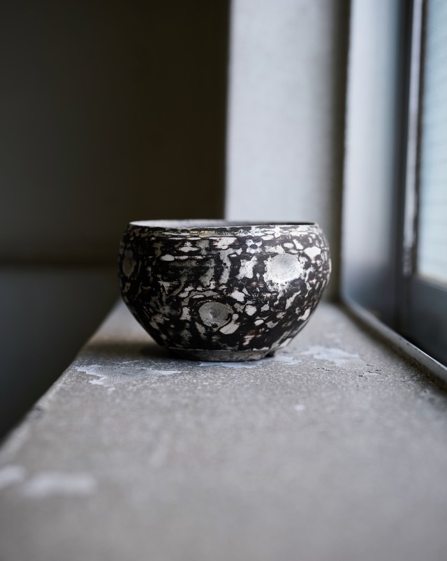 銀刻彩植木鉢 / 山内駿