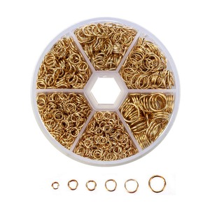 【在庫処分】 丸カン 約1390個入り 6サイズ 直径4mm/5mm/6mm/7mm/8mm/10mm ゴールド アクセサリー パーツ リング 金具セット 基礎パーツ クラフト用品 DIY ハンドメイド 手芸 収納ケース付き (ゴールド)
