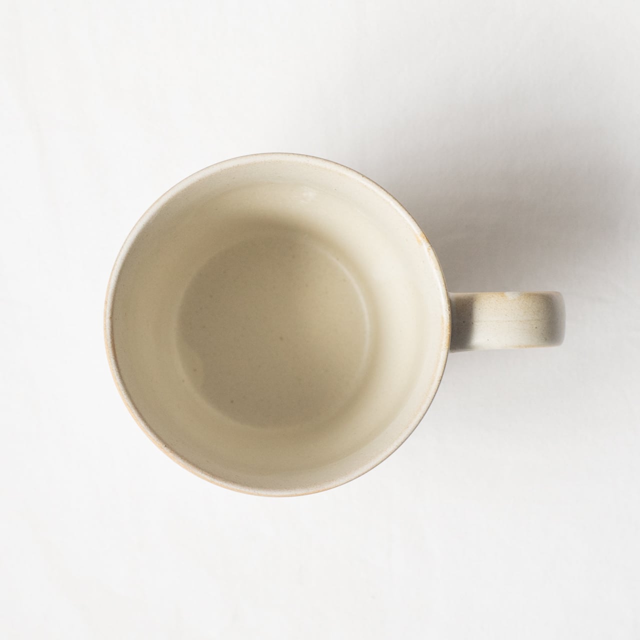 カフェ風のカップ【白・マグ】 | Kamani | 多治見で営む 美濃焼