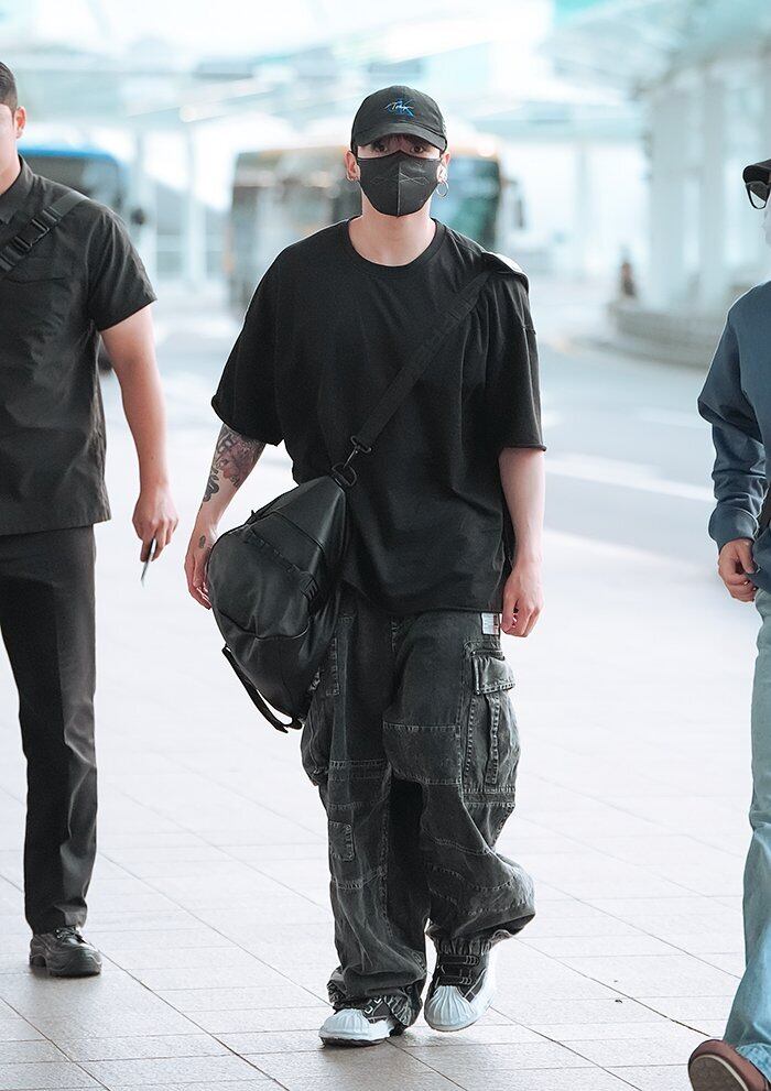 ☆BTS グク 着用！！【A NOTHING】VINTAGE P. DYEING CUT-OUT BOX 1/2