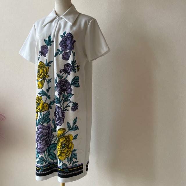 70s Vintage Floral pattern Zip Dress W228