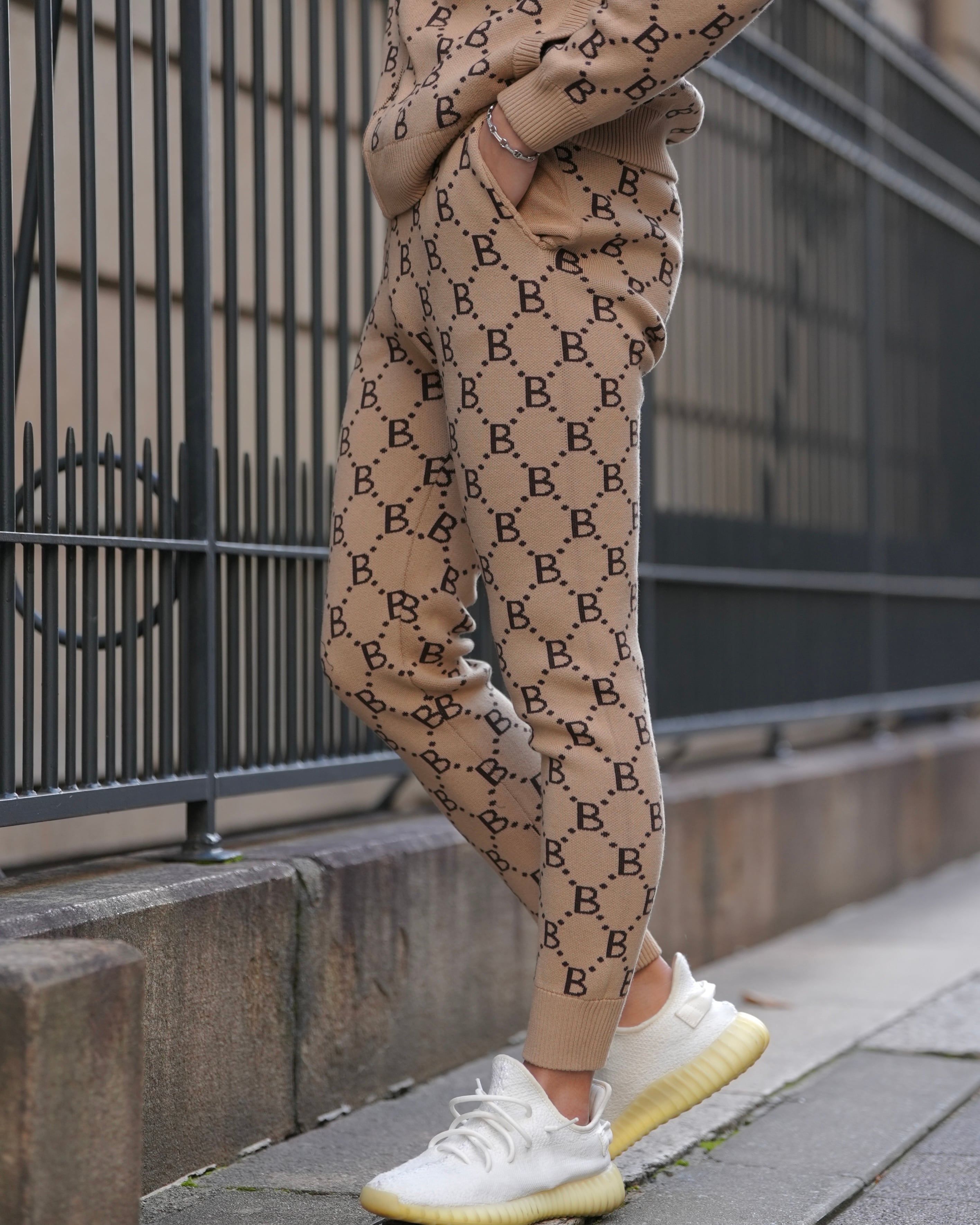 BELINDA MONOGRAM SWEAT PANTS【BB25025】 | BELINDA OFFICIAL