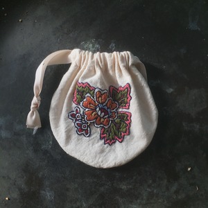 刺繍の巾着Ⅲ　embroidery pouch 