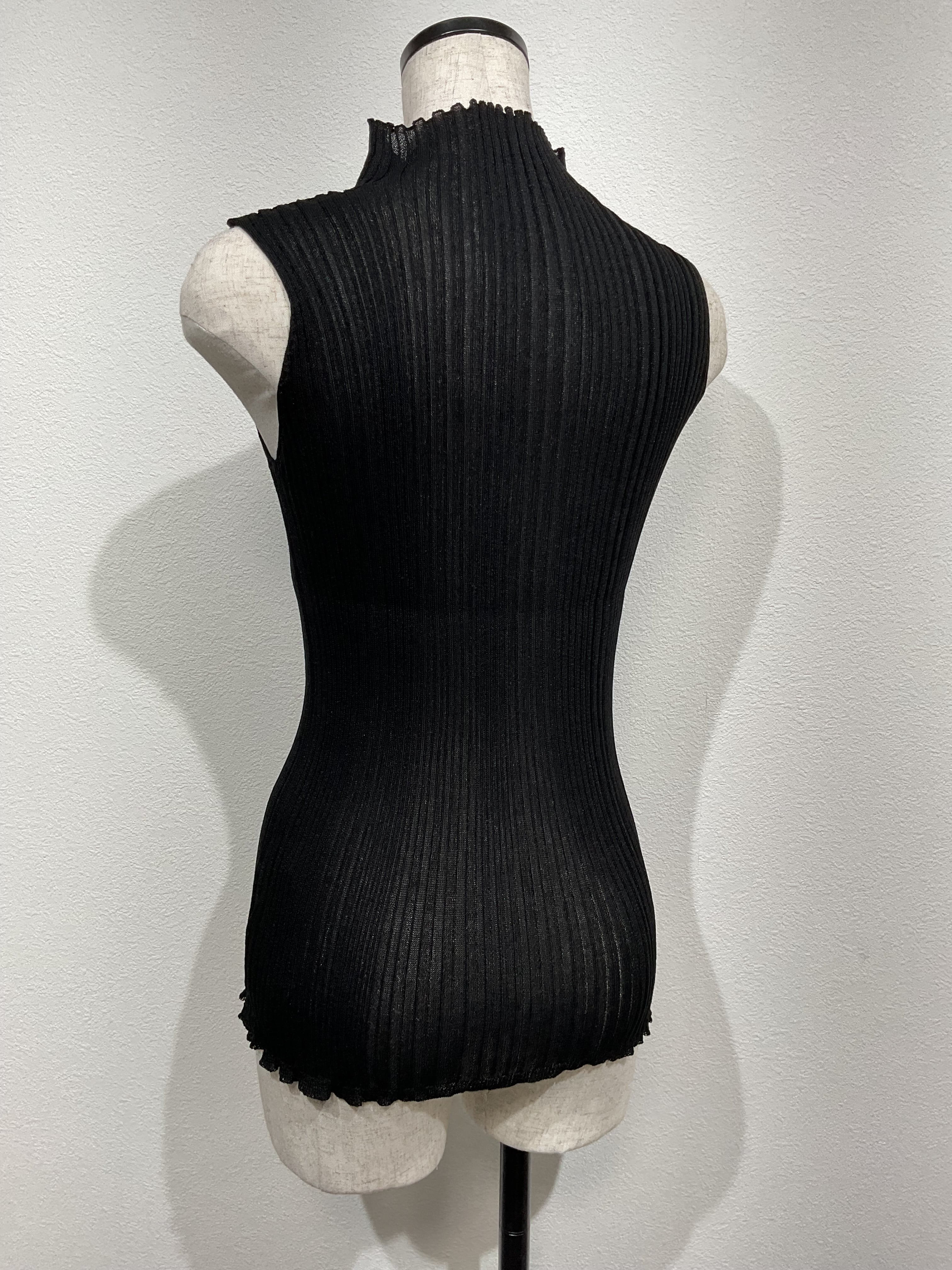 MAVERICK＞ プリーツロングヘムスリーブレスニット | SHINKI