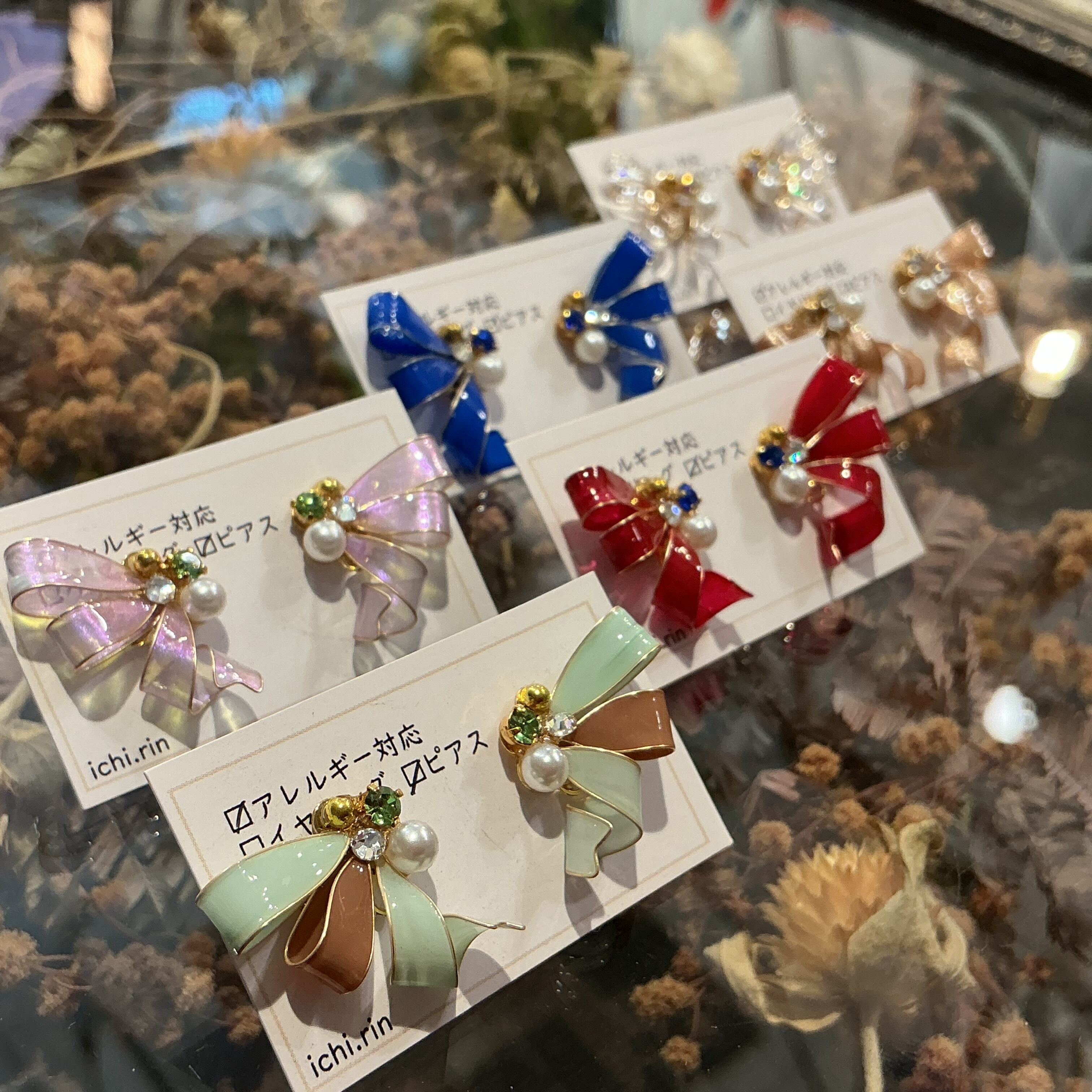 ichi.rin:赤いリボンピアス | 京都 路地裏3坪雑貨店