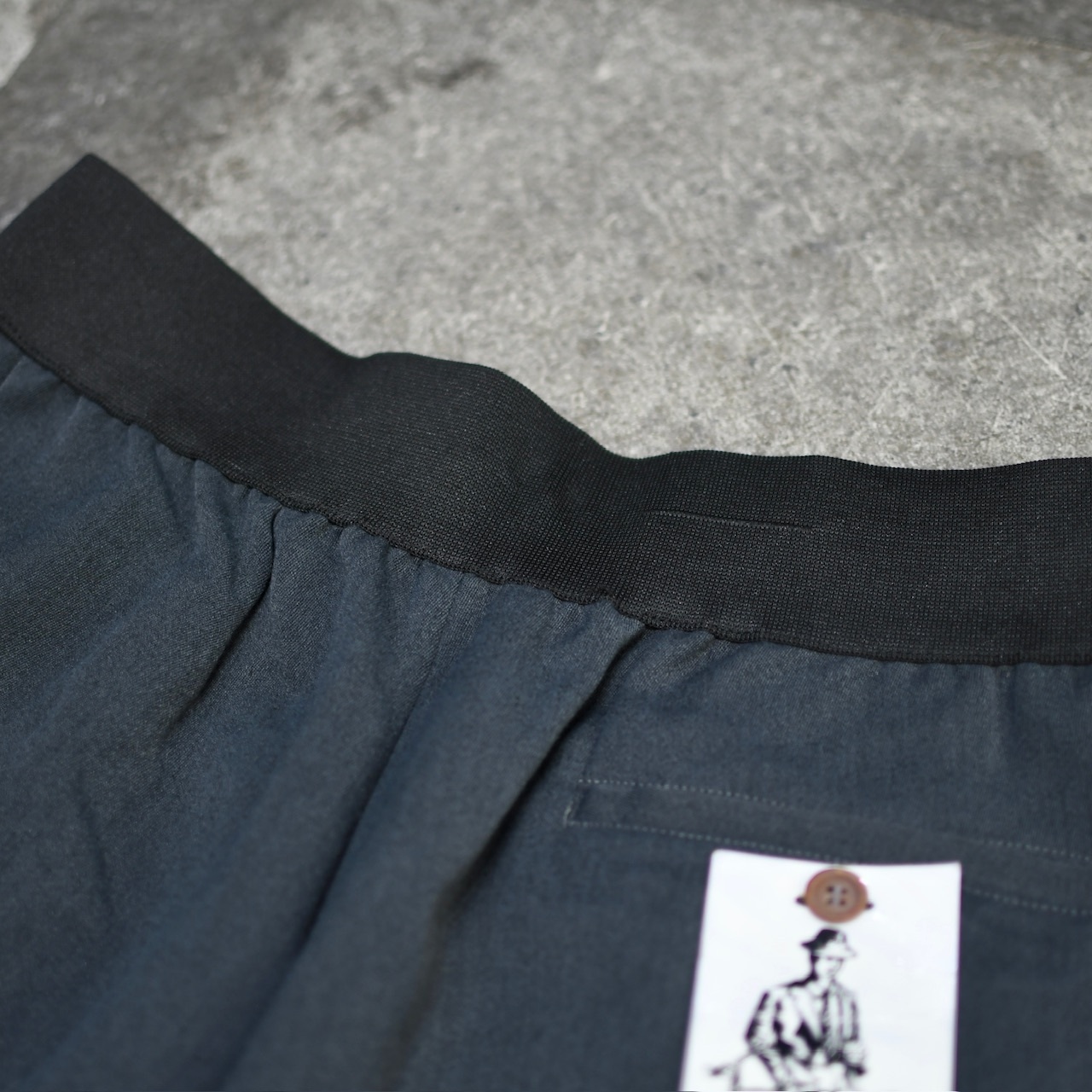 CAMLON balloon silhouette 2tuck slacks charcoal gray