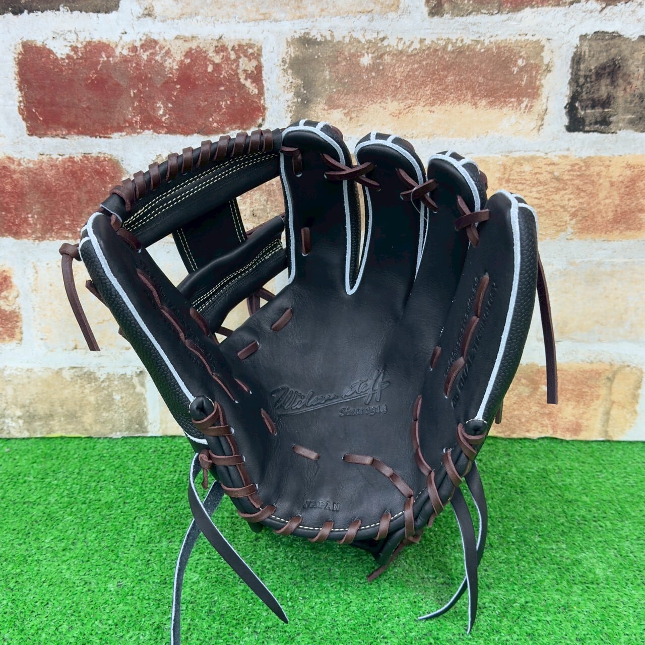 大人気】 Wilson staff 軟式グローブ 1975型 WBW104336 WBW104337