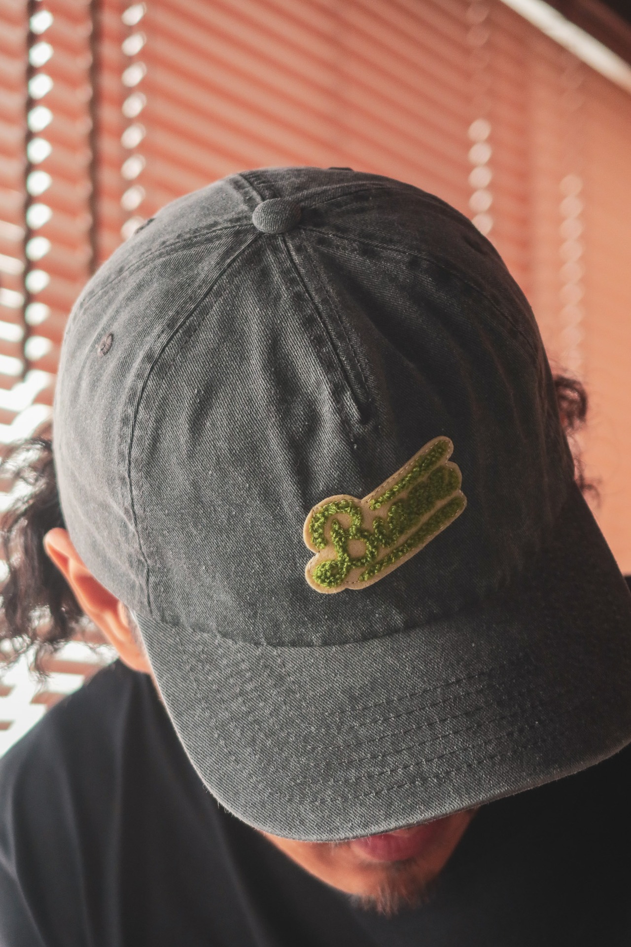 MOCO LOGO Relaxed 5 Panel Vintage Cap [BLACK]