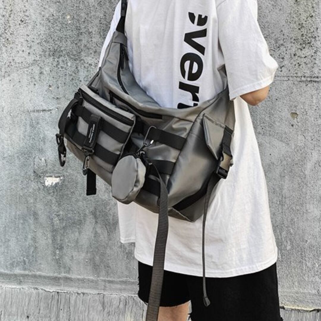 2WAY使用の水に強く多ポケットショルダーバッグ A18857