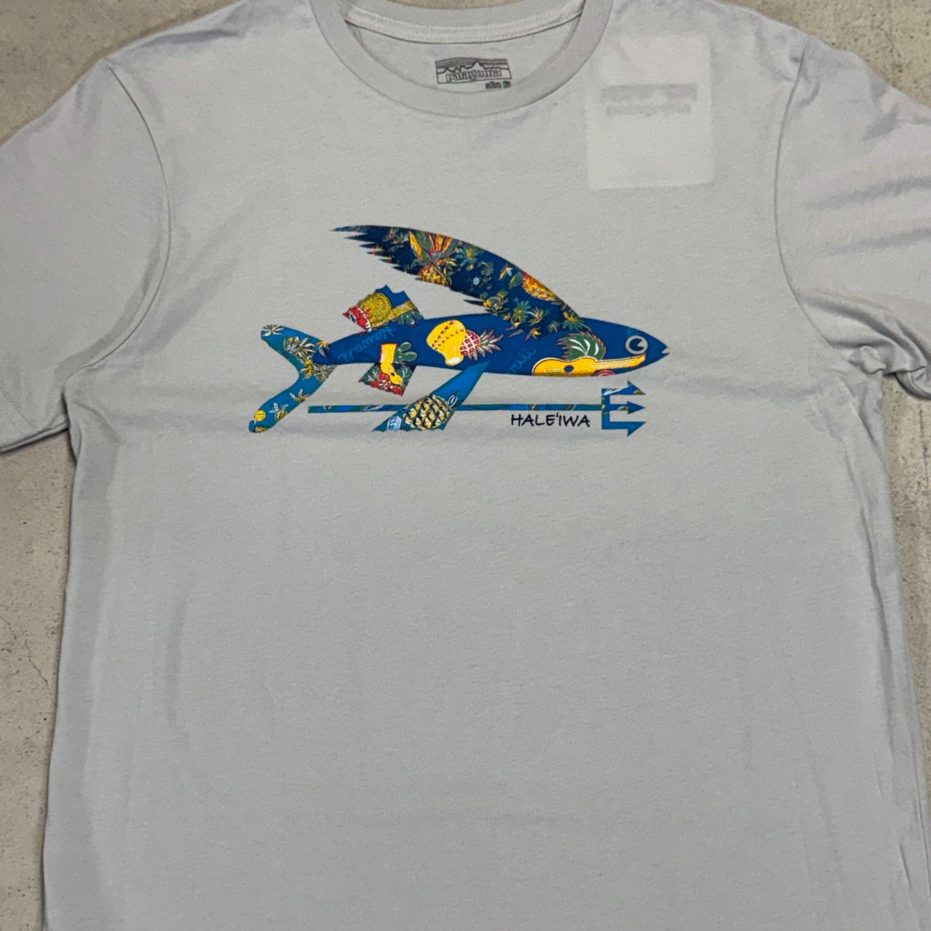 ④【NEW】PATAGONIA MEN'S ISLE WILD FLYING FISH LIGHTWEIGHT COTTON