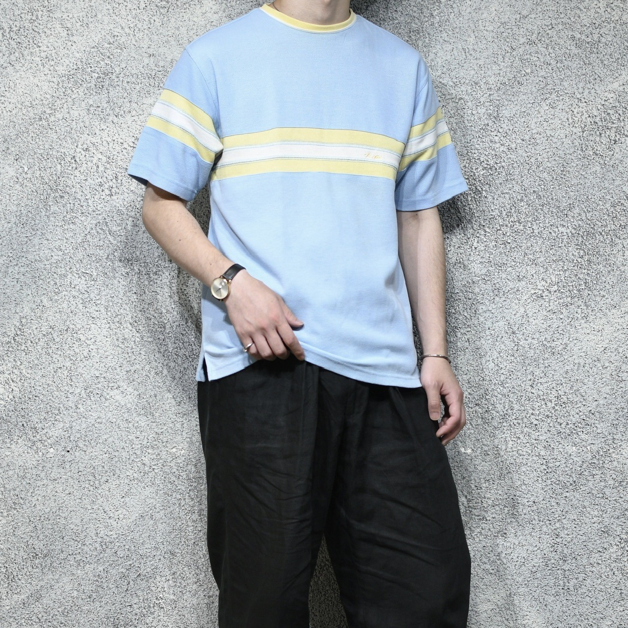 switching design knit tee