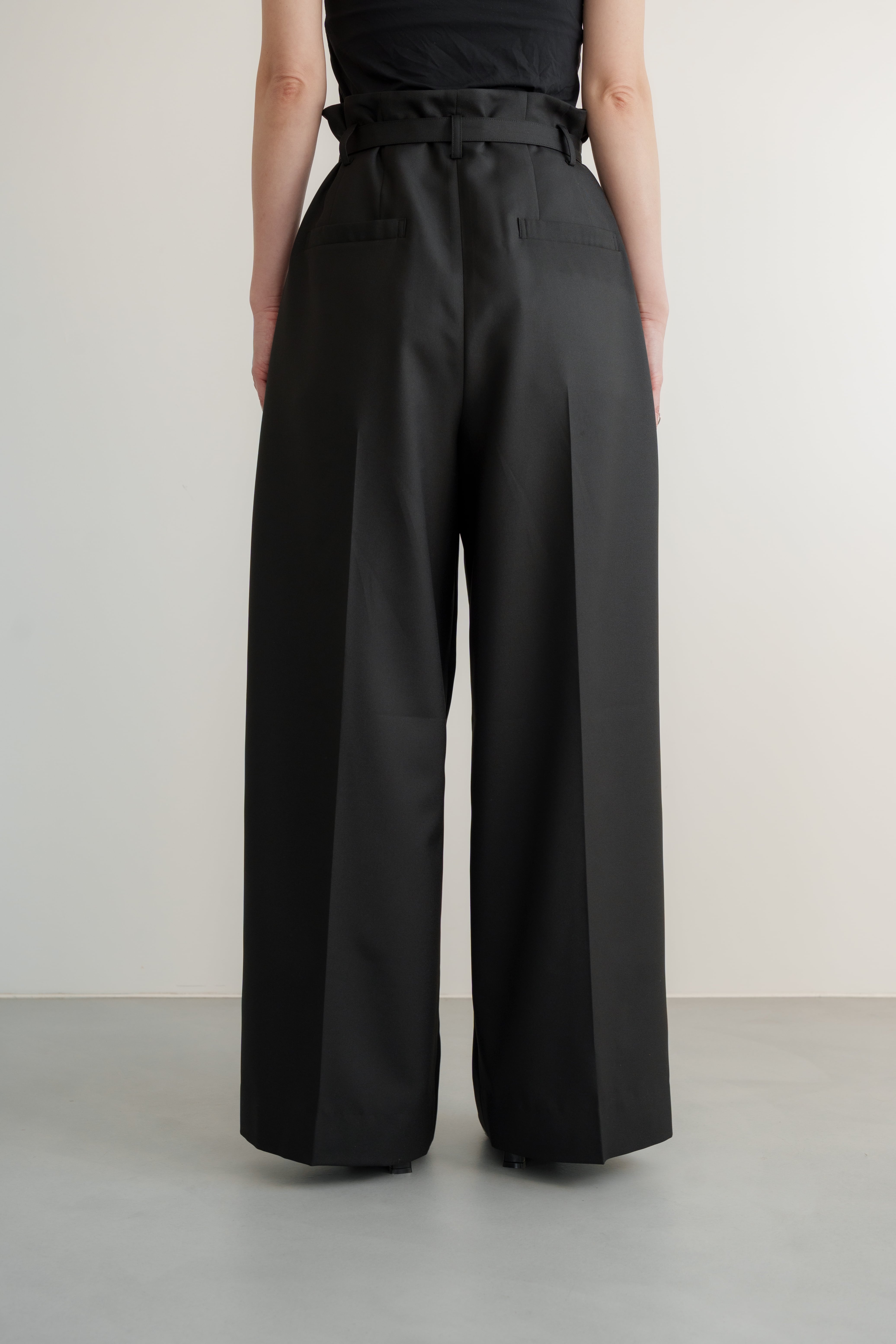 タグ付未使用！roughlow SIZE LESS PANTS サイズ2 sizeless pants(black)ご注文から一週間前後で発送 | roughlow