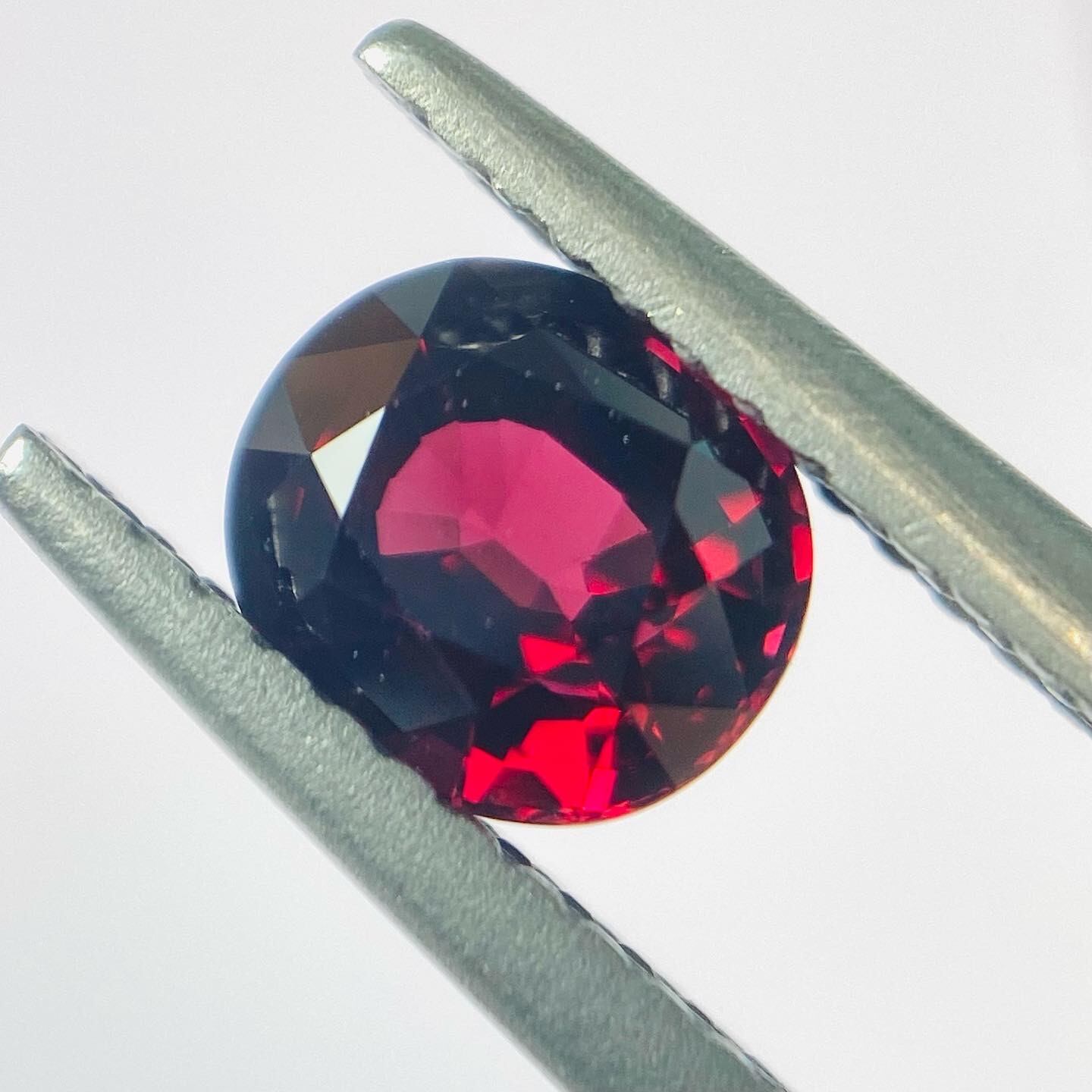 情熱の真っ赤なスピネル