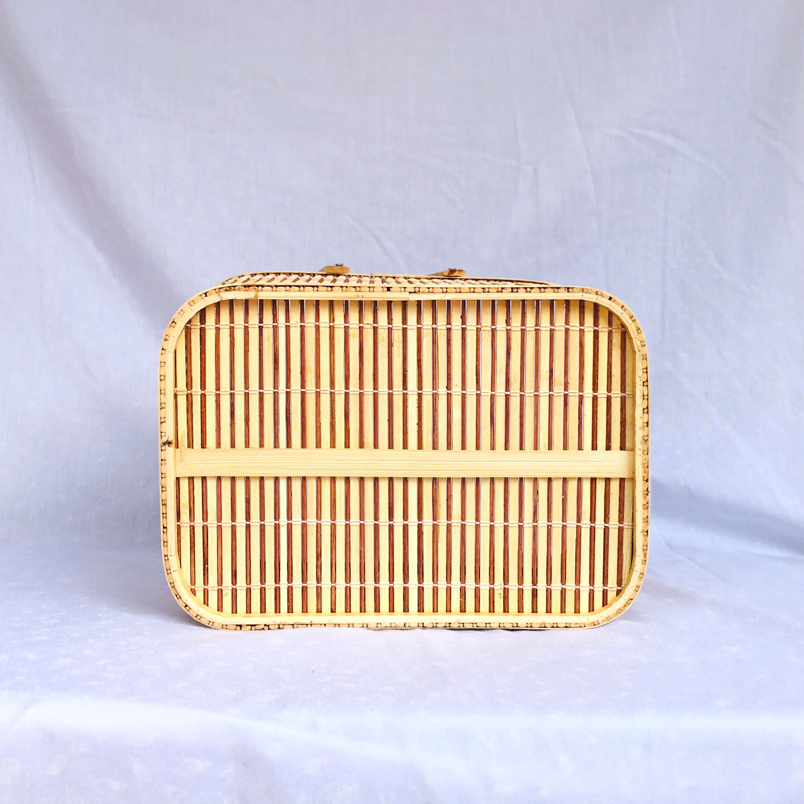 ☆値下げ中☆ 未使用 東南アジアのバスケット (Mサイズ) ☆値下げ中☆ 未使用 東南アジアのバスケット (Mサイズ)