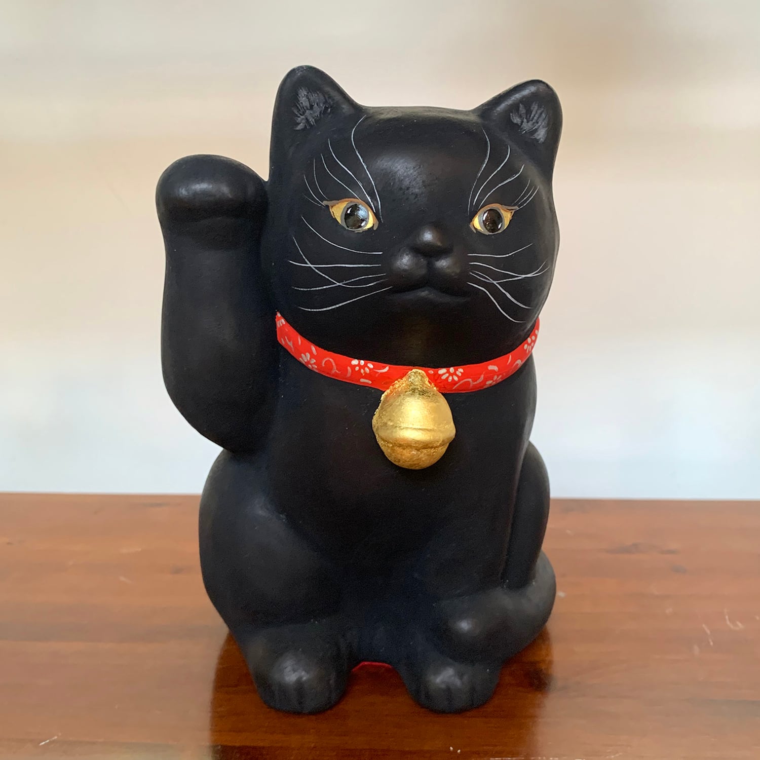 金彩 招き猫 黒｜小田益人形 | manekinekoya
