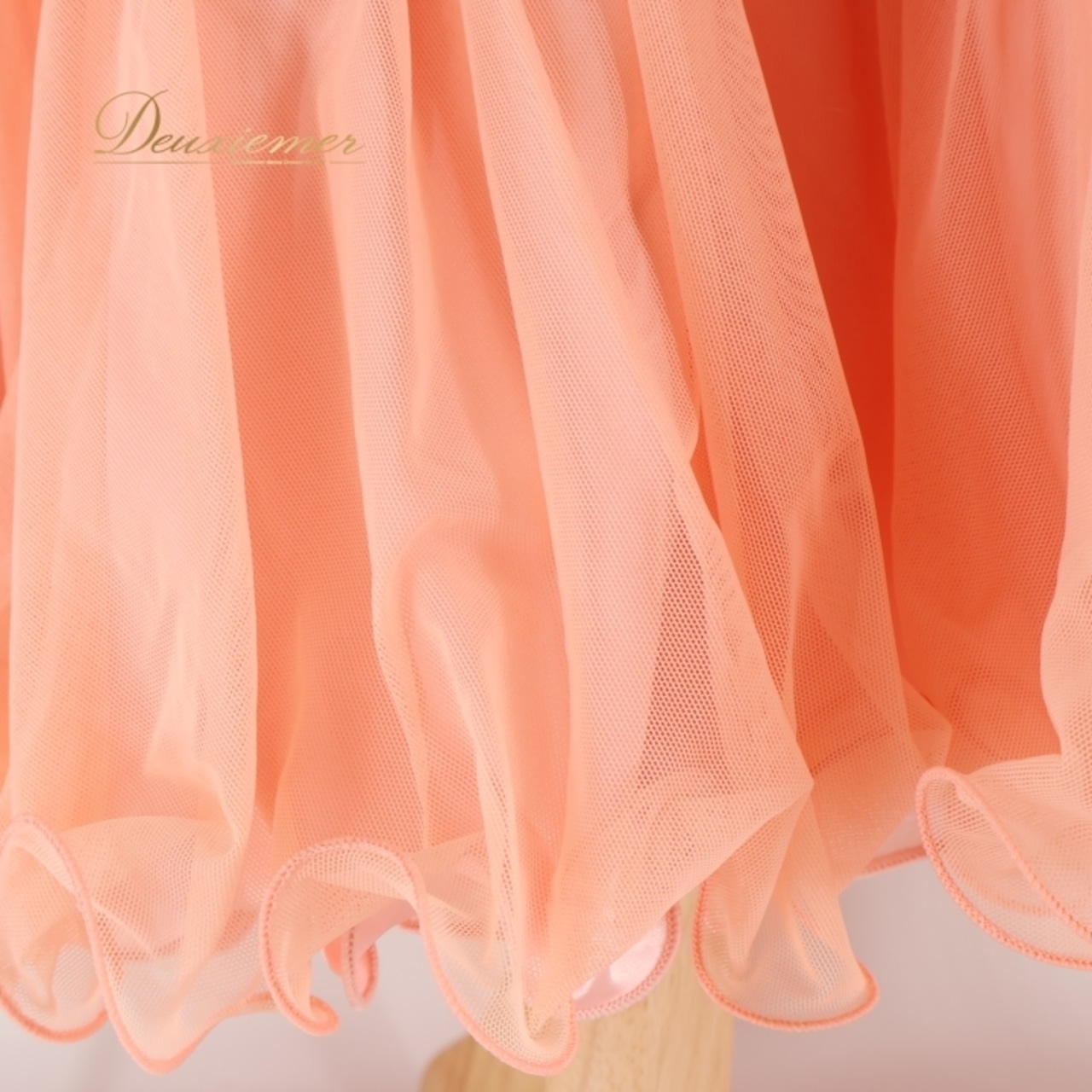 社交ダンス 衣装 チャコット Chacott 日本製 トップス ブラウス スカート ツーピース セットアップ ピンク系 サーモンピンク 無地 フリル レース 上品 パーティ 発表会パーティー衣装 ダンスウェア フリルスカート セットアップ レディース Mサイズ 明るい 発表会衣装 かわいい