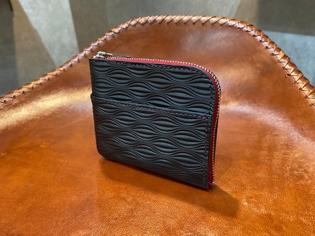 L-shaped Small Wallet: (Baby boar embosses) Color : Black