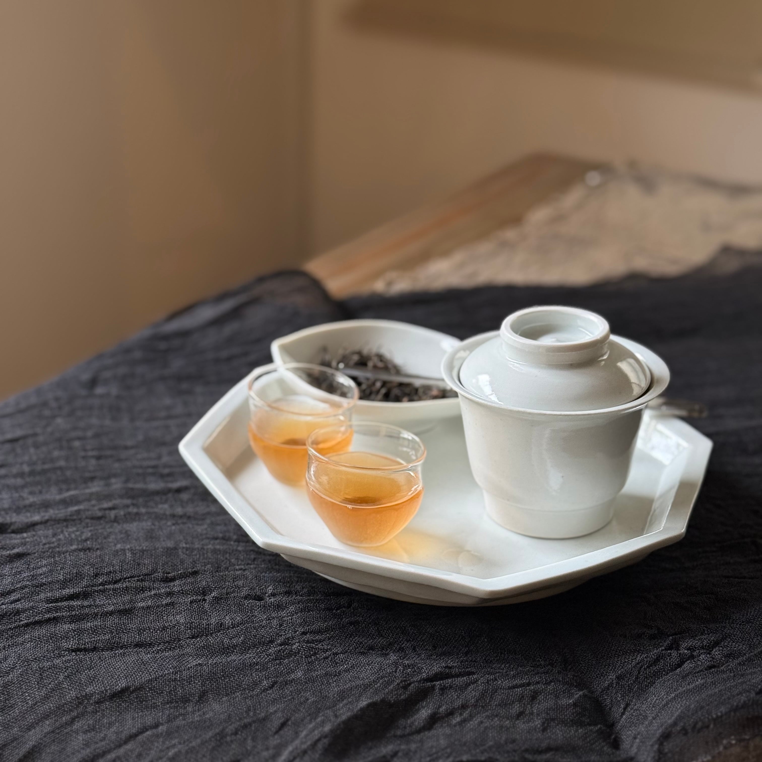 竹下努 青白磁八角皿 (8寸) | gallery 一白