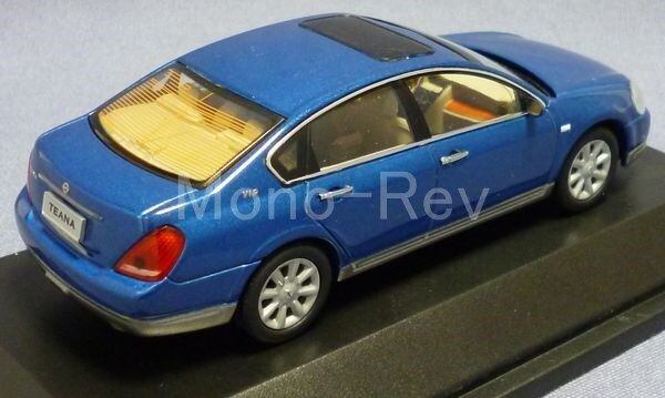 1/43 日産 ティアナ VIP (J31) 青メタ 輸出仕様車 | 絶版ミニカー