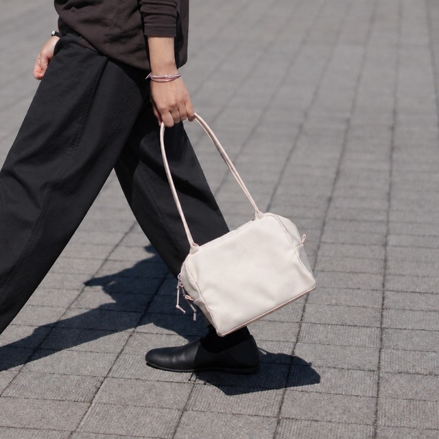 Cuboid Bag 生成り