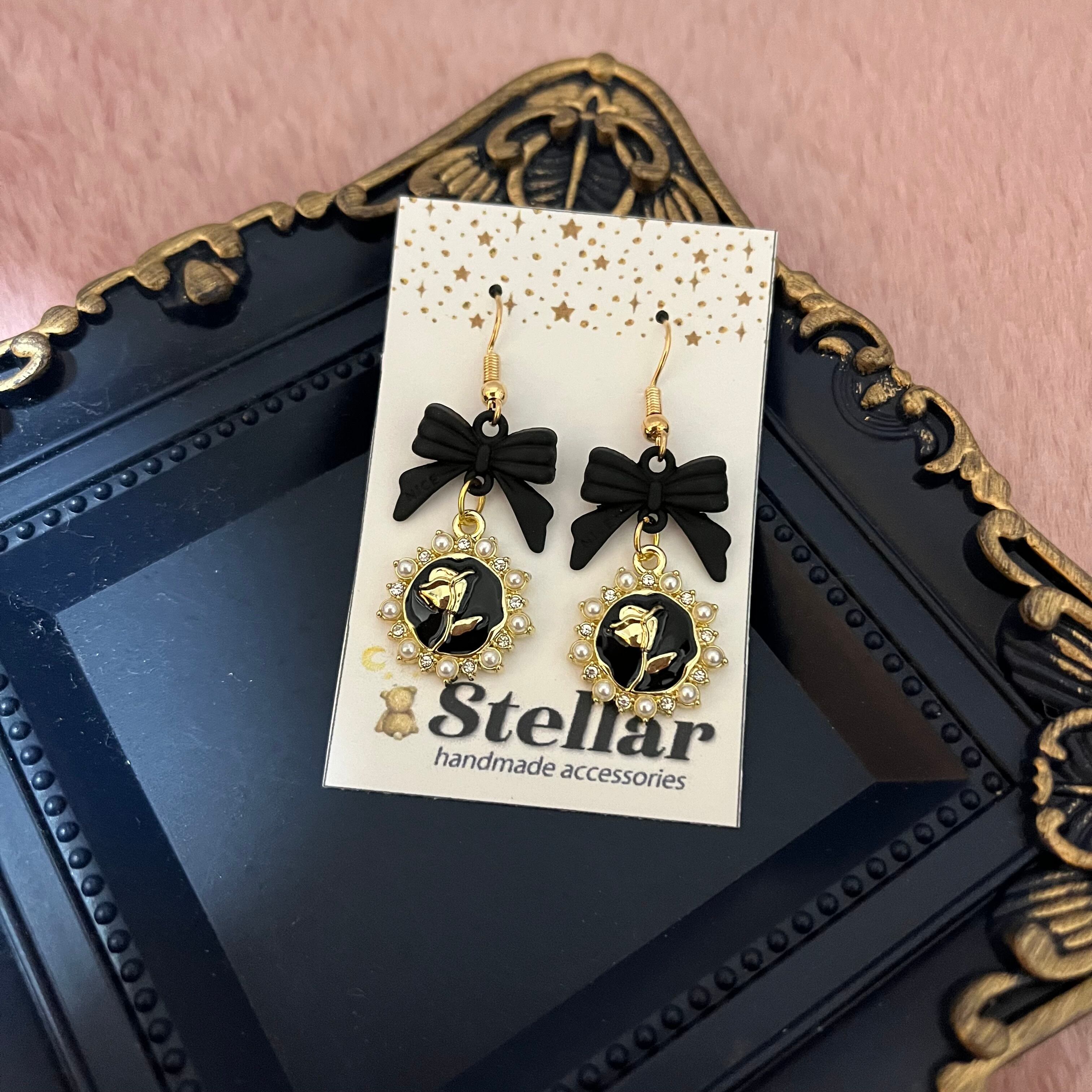 ドットリボン×ゆらゆらチャーム 大ぶりピアス ハンドメイド 【ピアス