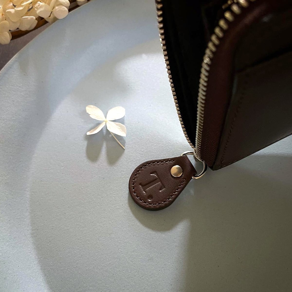 革のビターチョコ長財布（銀の包み紙） | キッサ・ティールームス