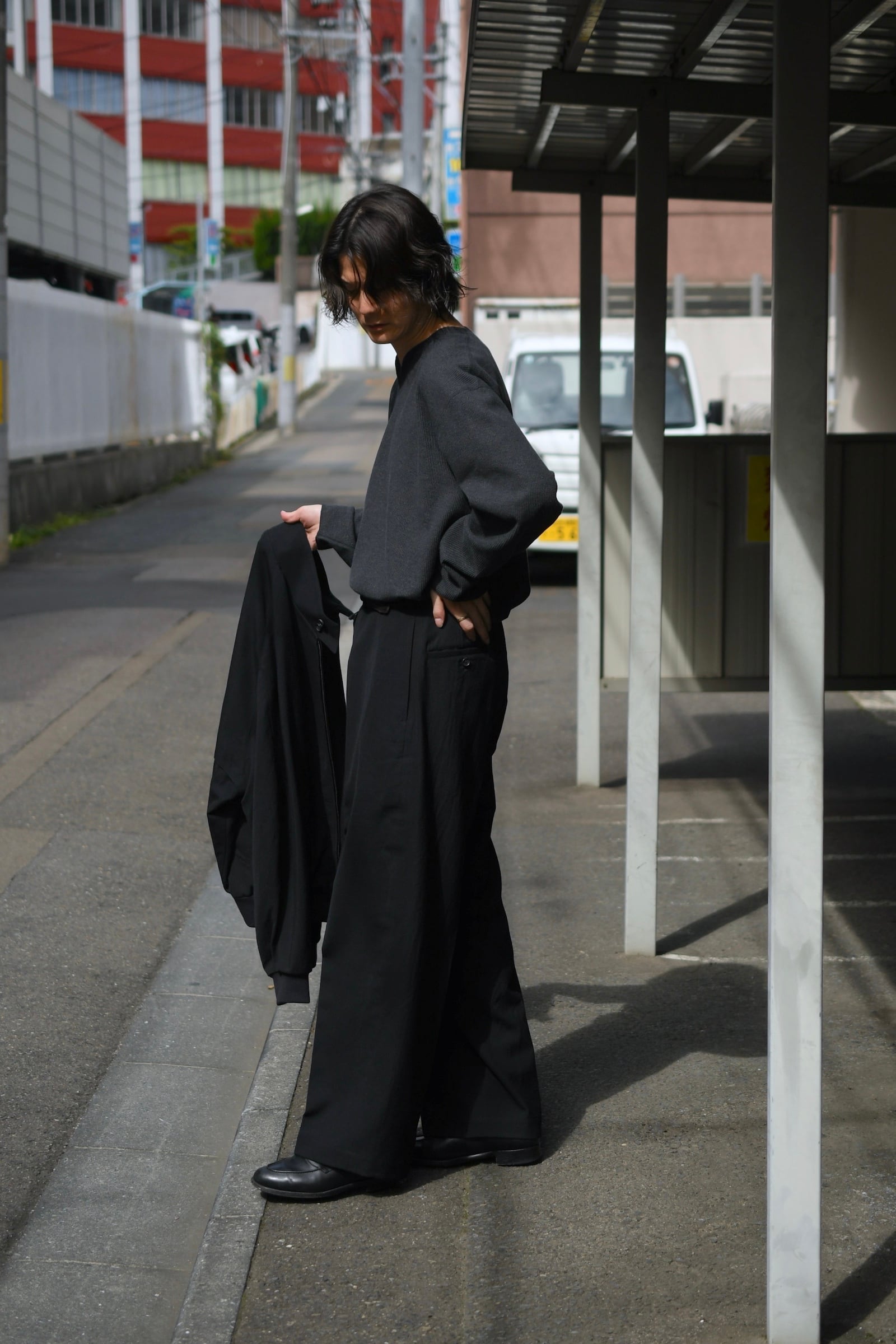 blurhms / Wool Gabardine Trousers (BlackNavy) | nariwai