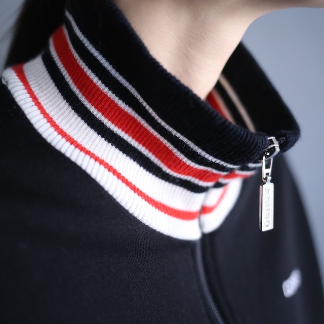 good coloring rib line and white piping design track jacket